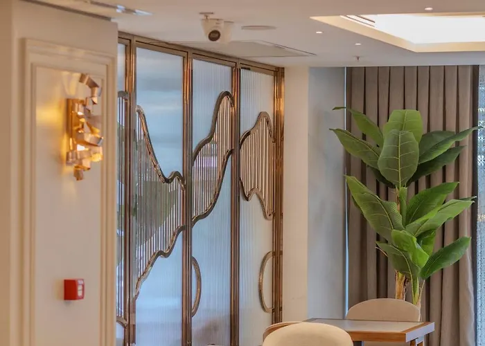 Отель Grand Hilarium 4*